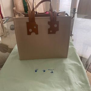 OFF_WHITE C/O Virgil Abloh